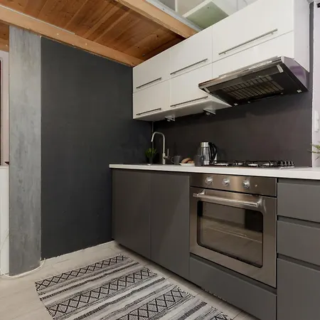 Апартаменты Artist's Dream Studio With Mezzanine By Renters